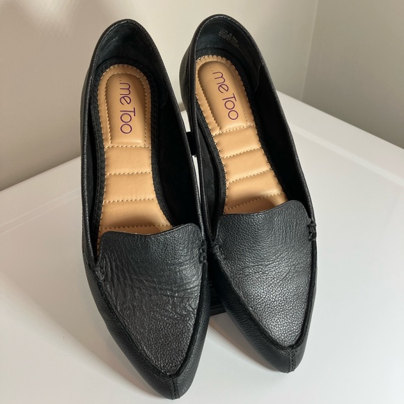 me too Shoes - Leather Flats Black Uppers Woman’s Size 6.5 Preowned Gently Like New